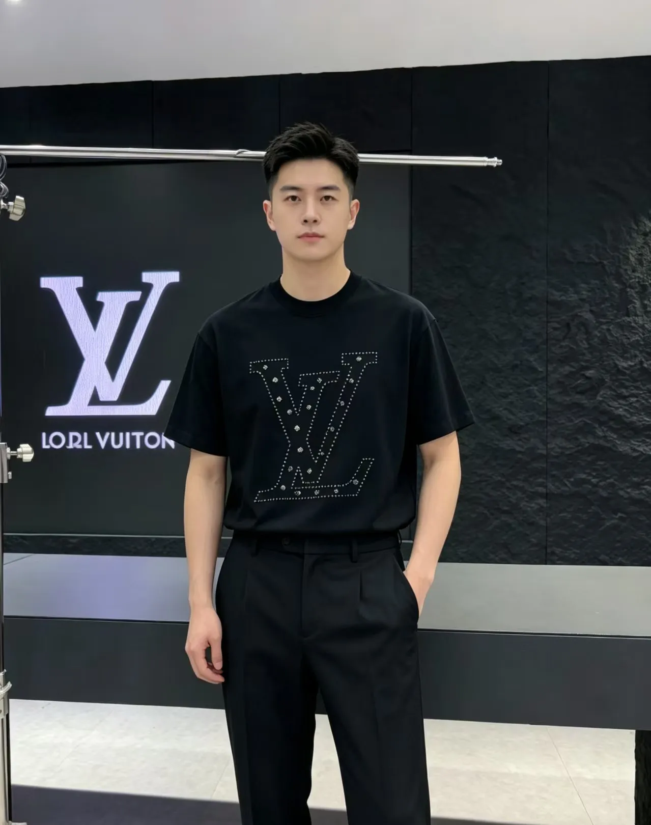 Louis Vuitton/ logo